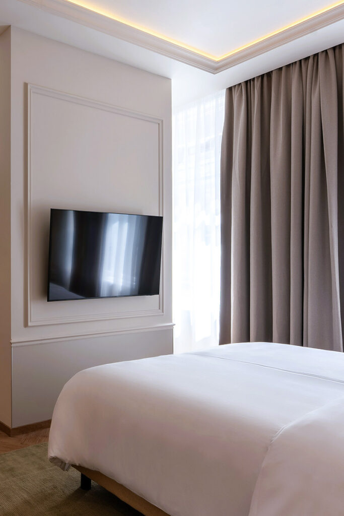 Grand Suite tv screen