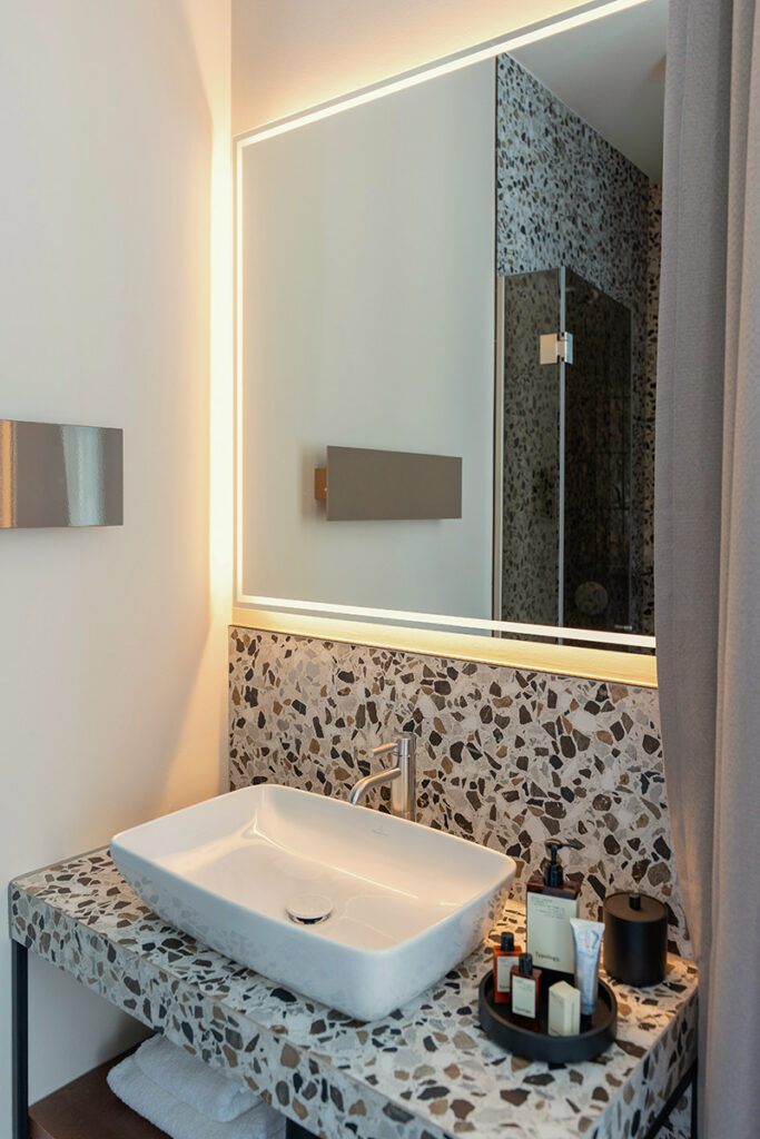 Bathroom Signature Room